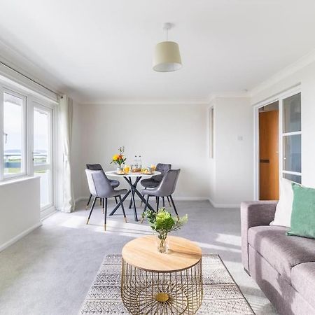 Wow! Seaview Beach Apartment Sleeps 6-Free Parking Bournemouth Exterior photo