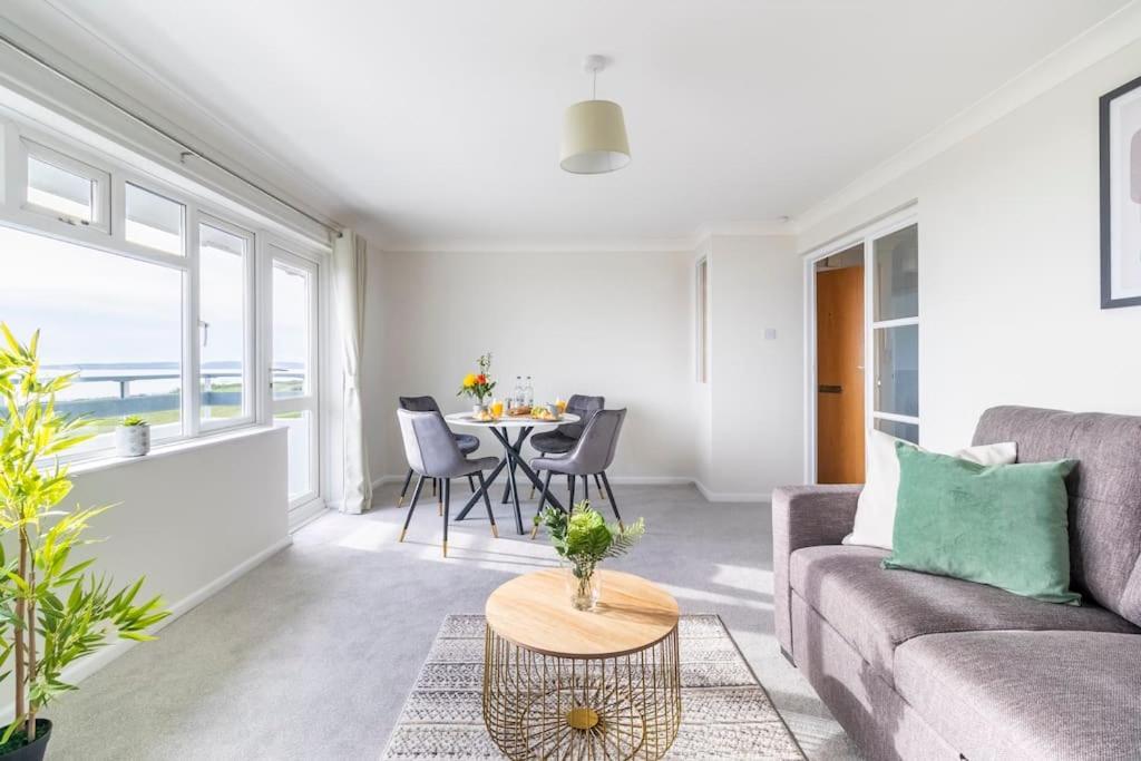 Wow! Seaview Beach Apartment Sleeps 6-Free Parking Bournemouth Exterior photo